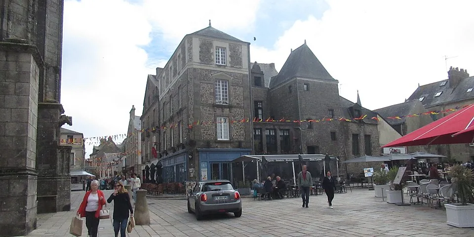 Une place de la cité médiévale de Guérande