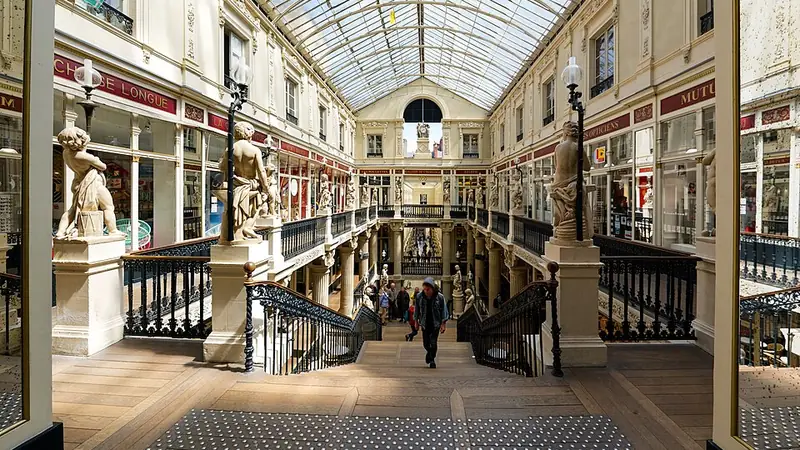 Escalier central et verrière du Passage Pommeraye, Nantes
